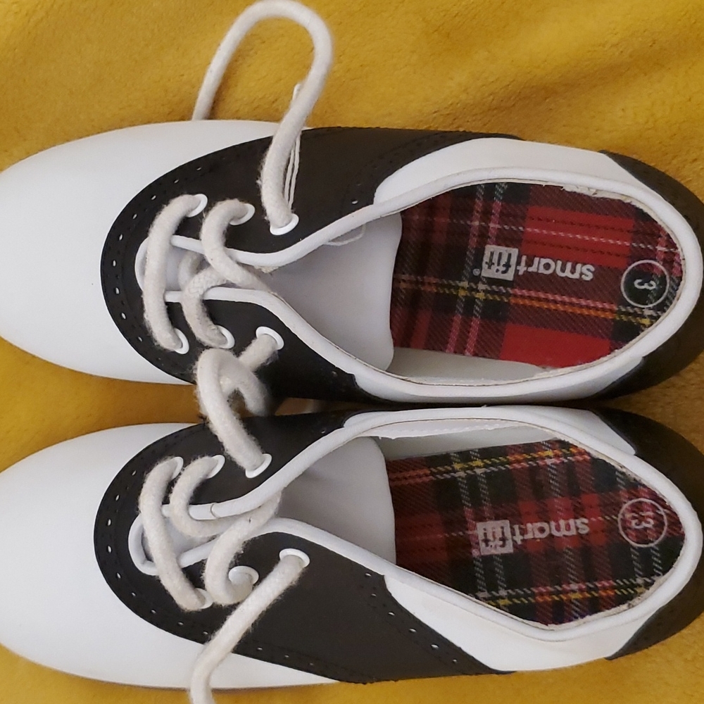 Saddle shoes